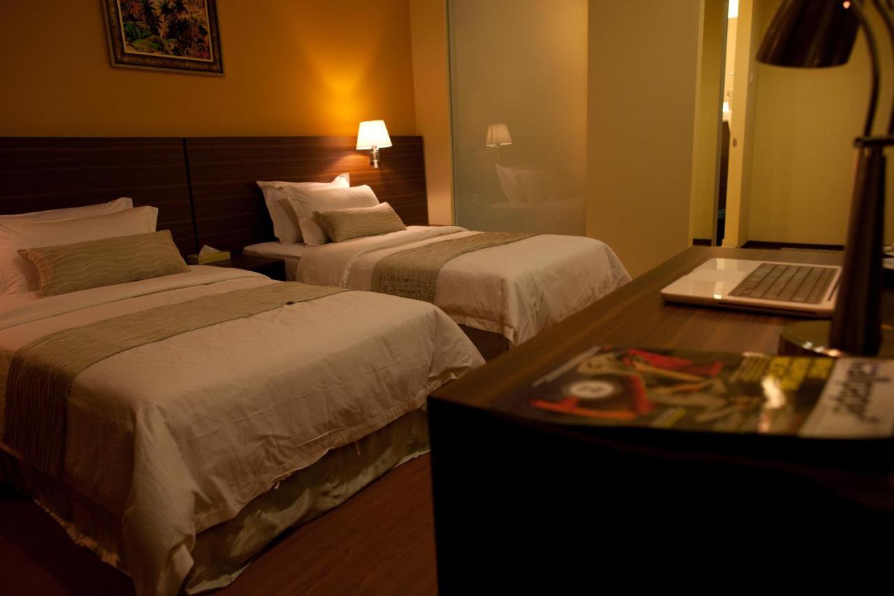 Pine Tree Hotel Batu Pahat Kültér fotó