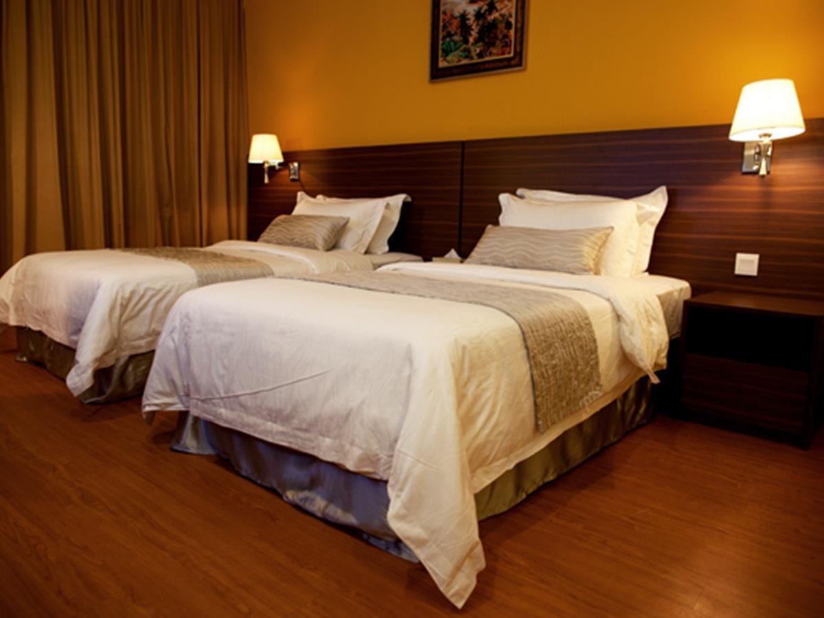 Pine Tree Hotel Batu Pahat Kültér fotó