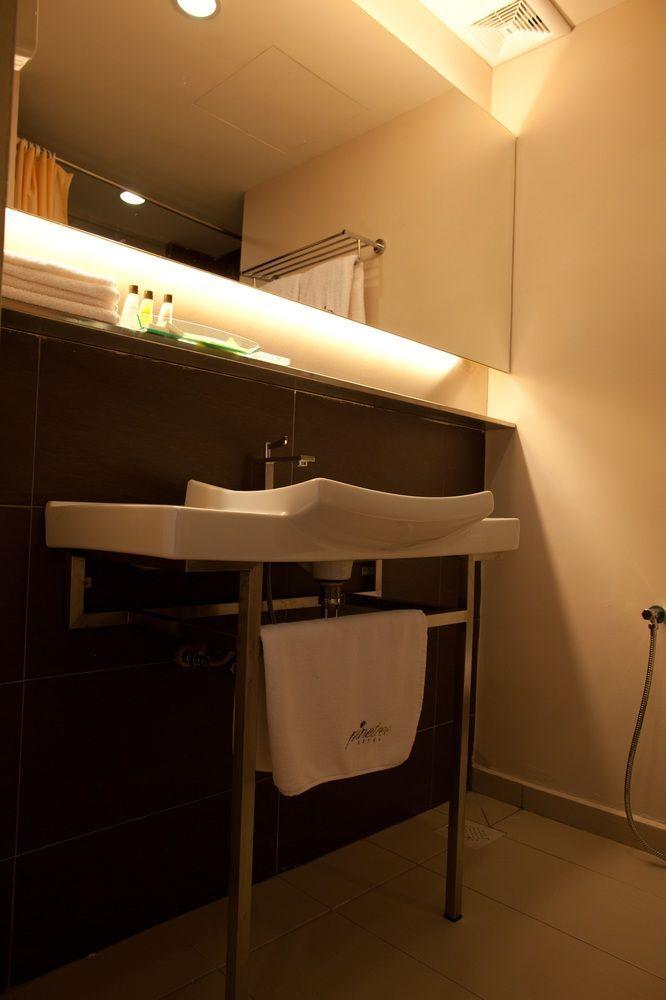 Pine Tree Hotel Batu Pahat Kültér fotó
