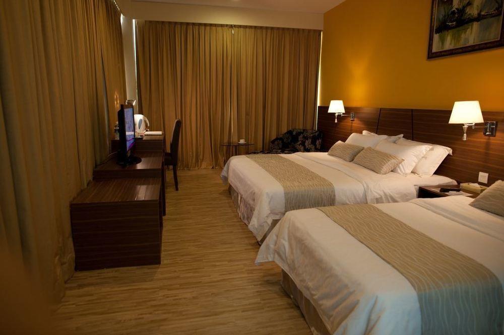 Pine Tree Hotel Batu Pahat Kültér fotó