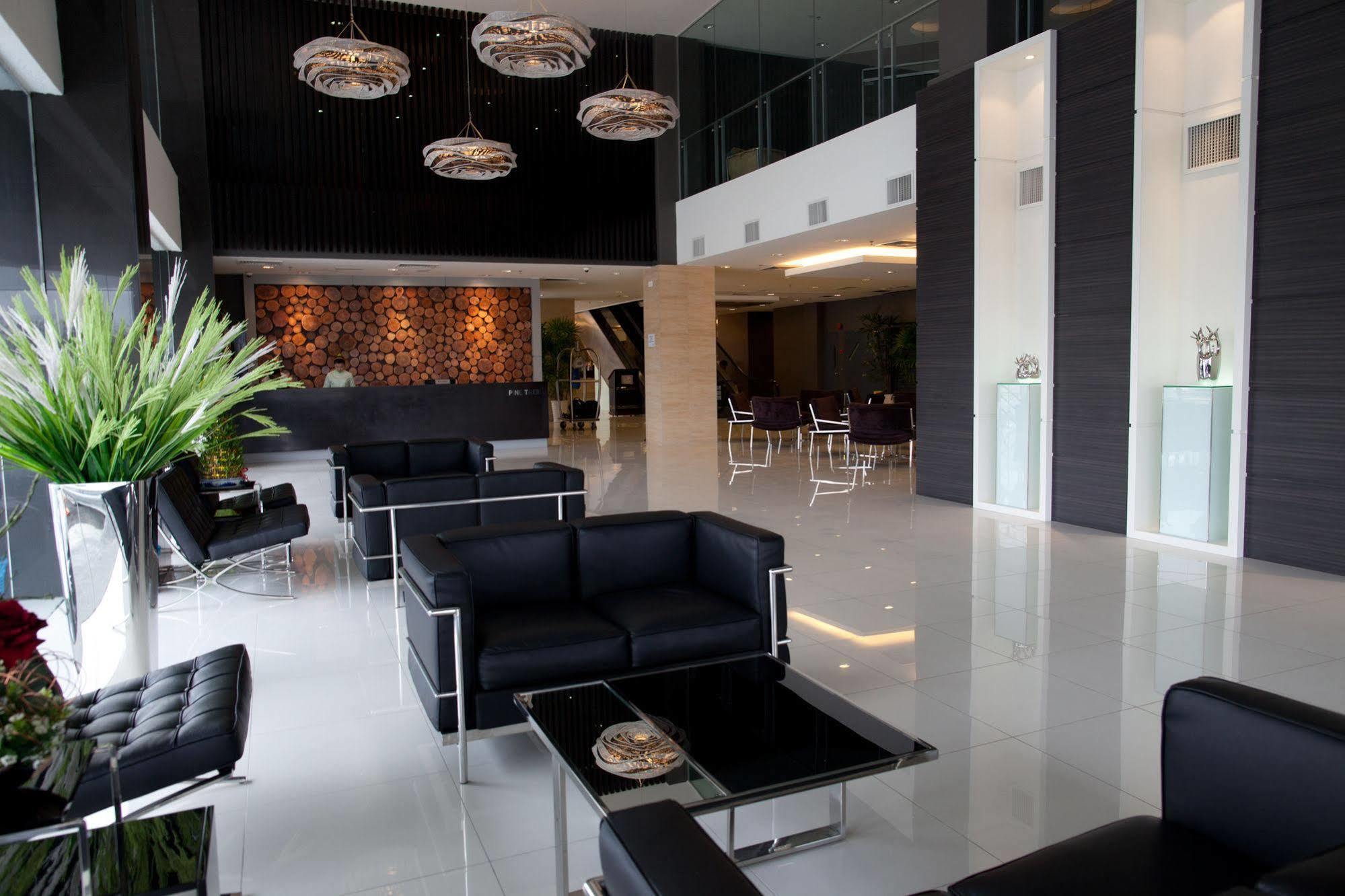 Pine Tree Hotel Batu Pahat Kültér fotó