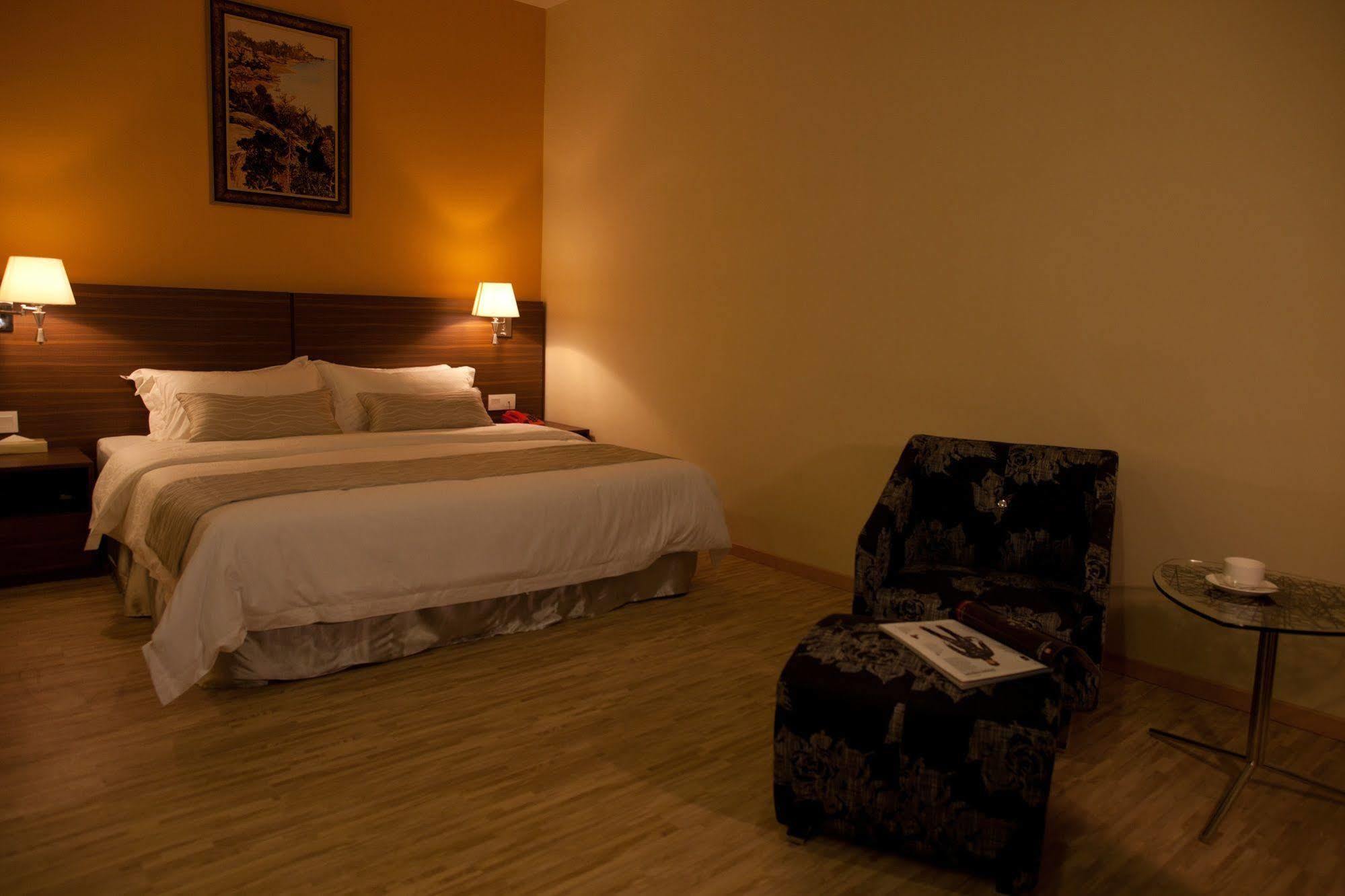 Pine Tree Hotel Batu Pahat Kültér fotó